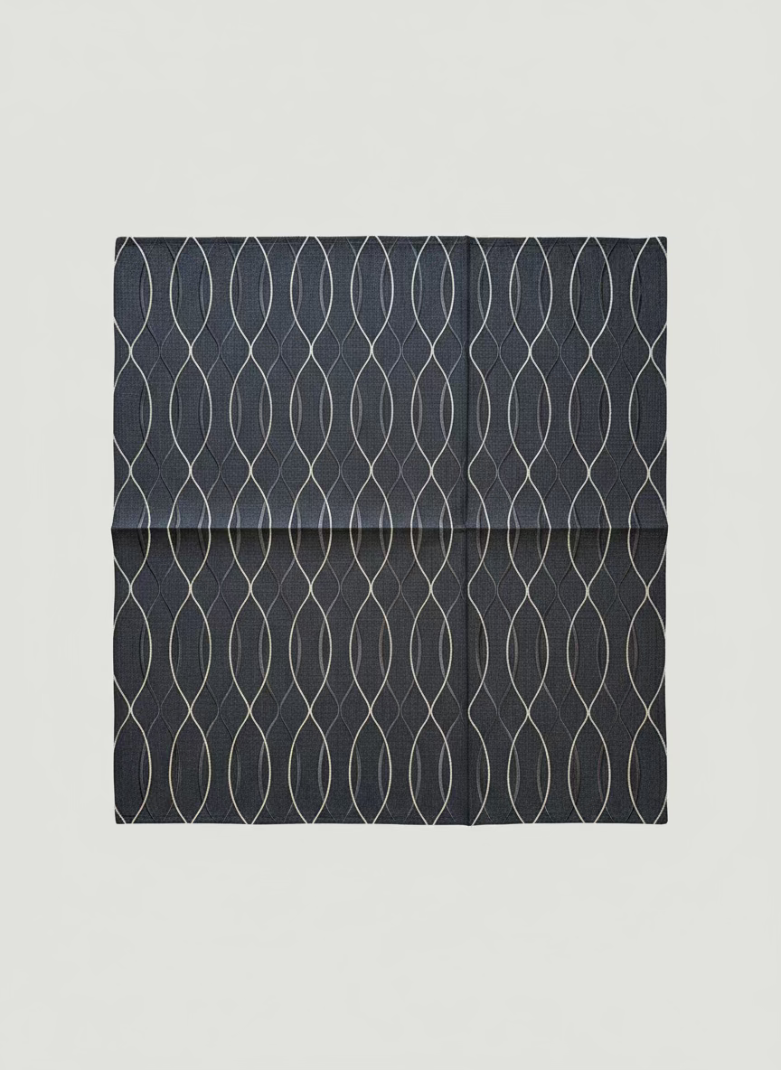 Centrotavola quadrato con fili argentati – 82cm x 82 cm