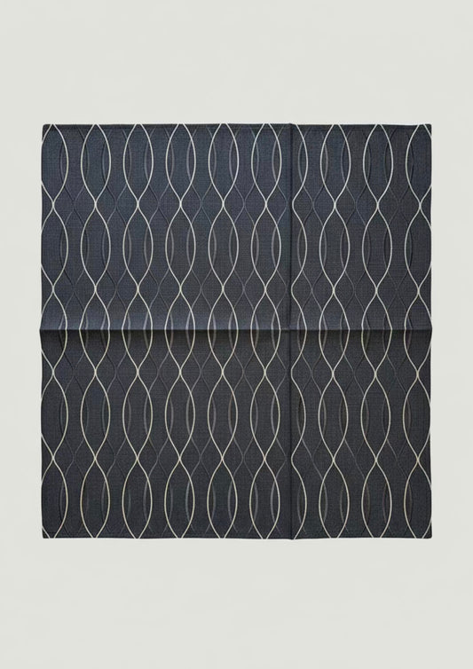 Centrotavola quadrato con fili argentati – 82cm x 82 cm