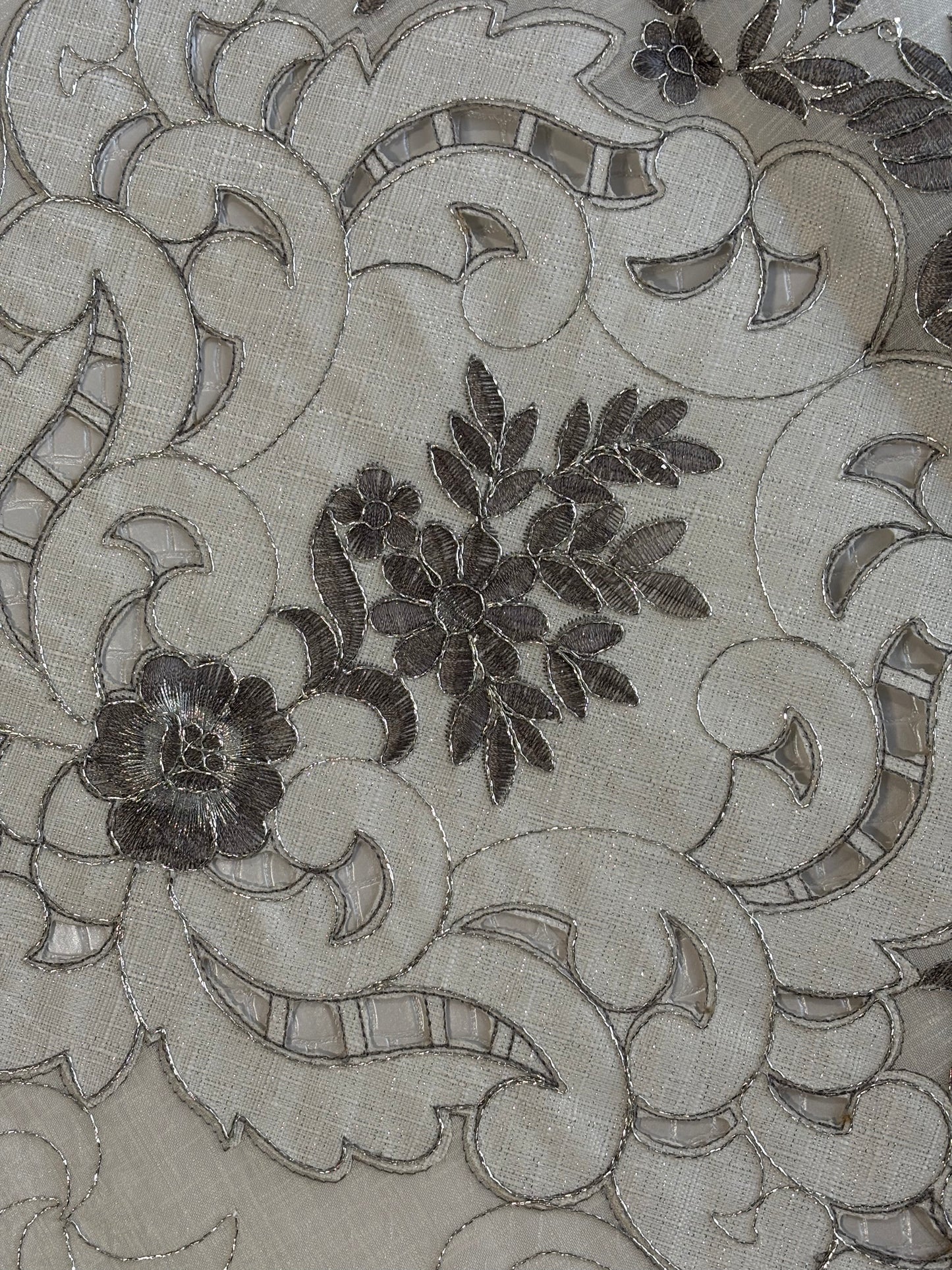 Striscia decorativa in organza ricamata floreale