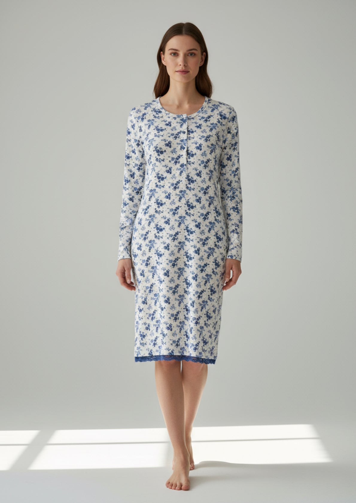 Camicia da notte donna Interlock fantasia floreale blu con pizzo BACI DI NOTTE - Taglia S