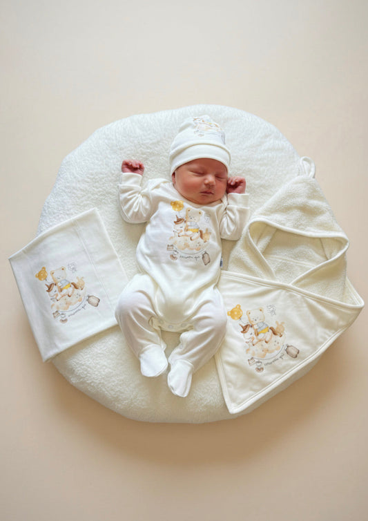 Set Nascita Neonata coordinato fantasia “Unicorno con Orsetti” 4 pezzi, in cotone: tutina, cappellino, accappatoio a triangolo e completo lenzuolo culla CILIEGINA
