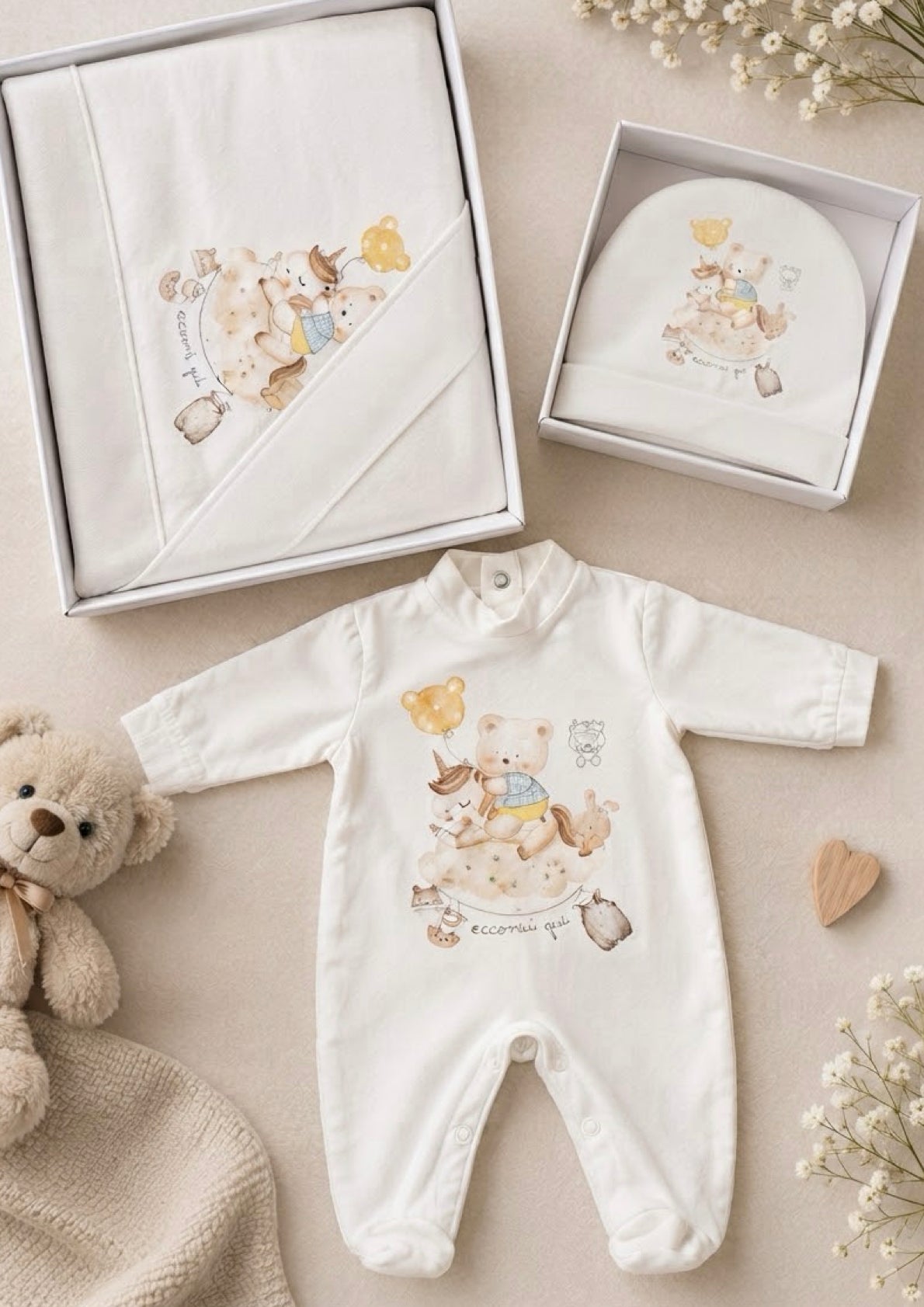 Set Nascita Neonato/a coordinato fantasia “Unicorno con Orsetti” 3 pezzi, in cotone: tutina, cappellino e completo lenzuolo culla CILIEGINA