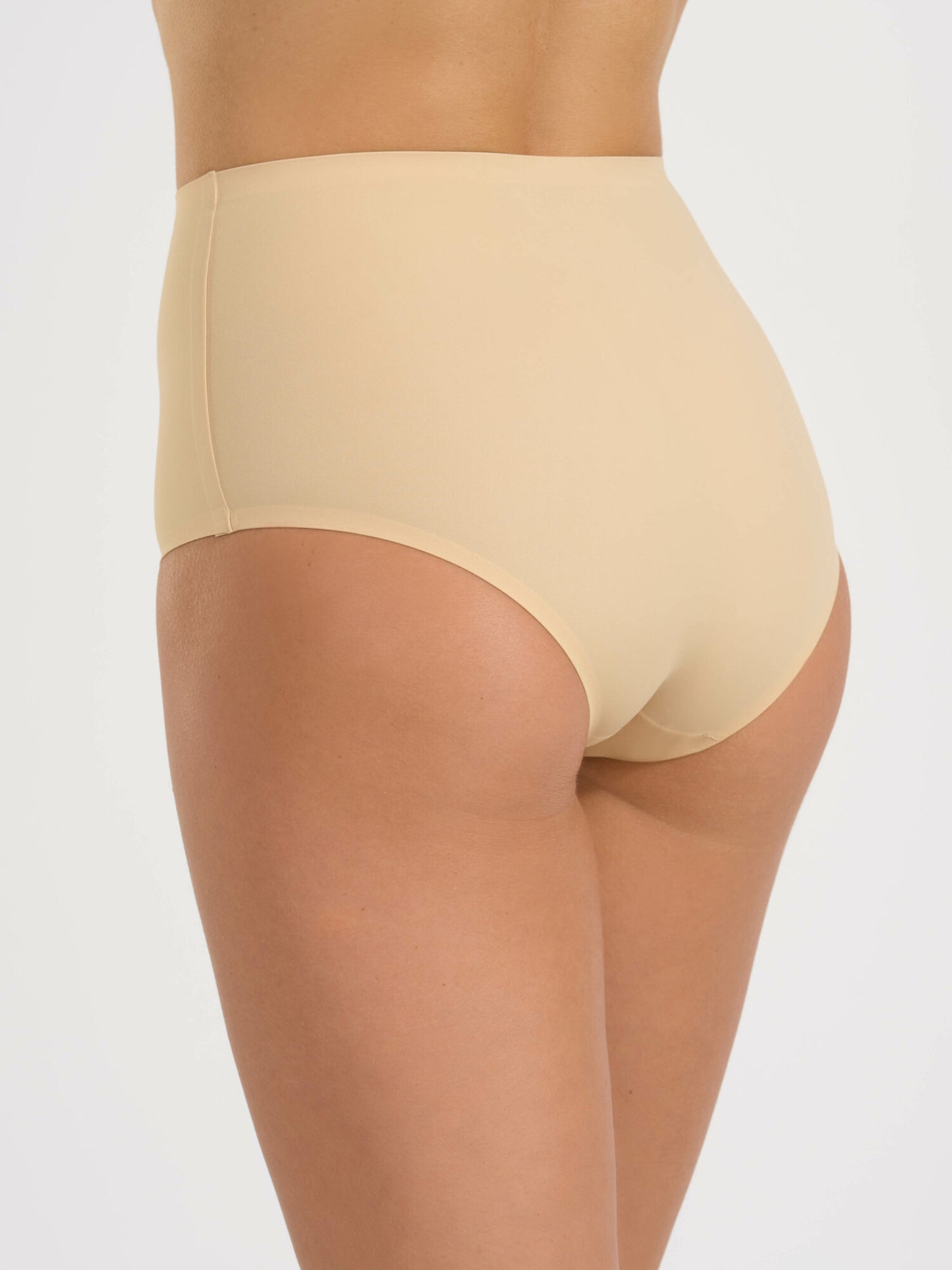 guainetta modello 3151 in microfibra elasticizzata donna AV INTIMO nudo taglia 2-8 dettaglio posteriore